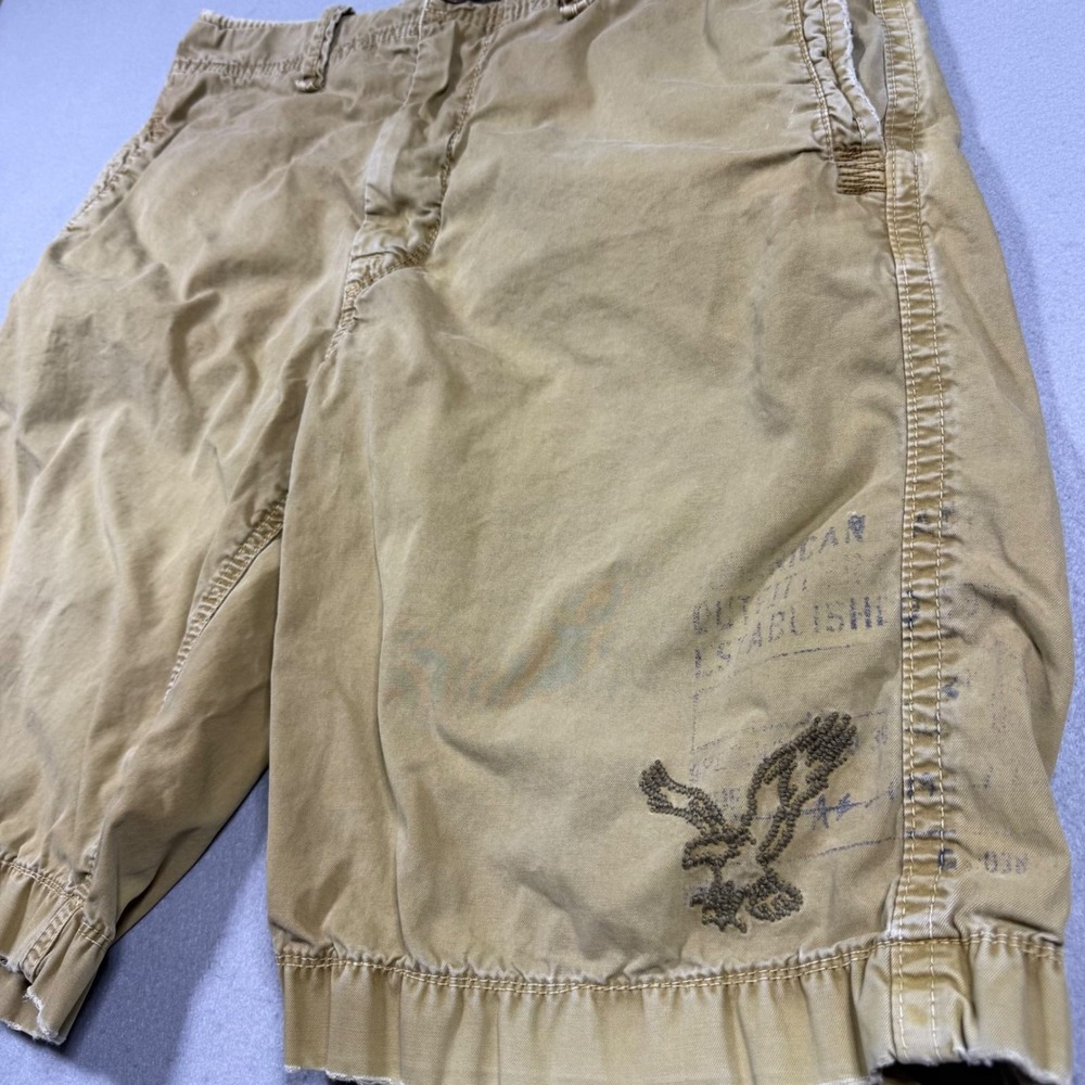 American Eagle Mens Khaki Tan Eagle Graphic Cargo Shorts Size 33